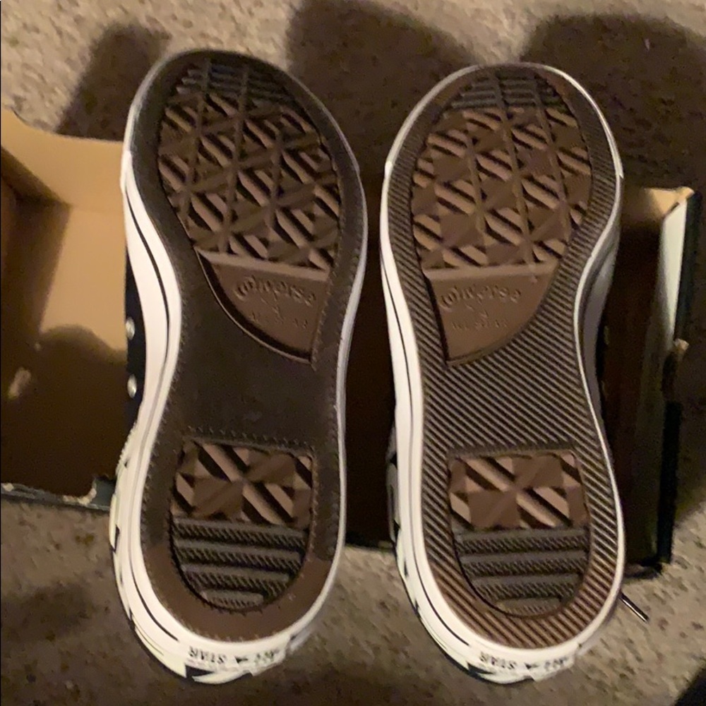 Sneakers - Picture 4 of 5